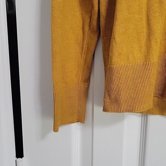 Old Navy Sweater, Size S - Picture 4 of 4